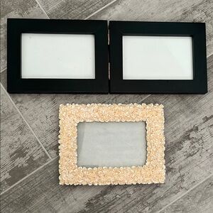 Elegant Black and Cream Picture Frame Set